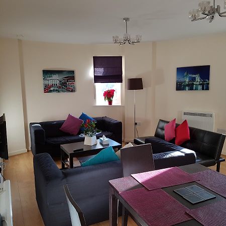 Two Bedrooms, Two Bath, Up To 3 Beds 1 Sofa - Slough Windsor Legoland Exterior photo